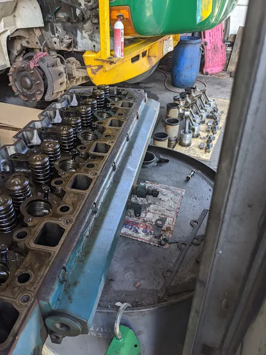 SOS DIESEL Commercial Truck Repair 7