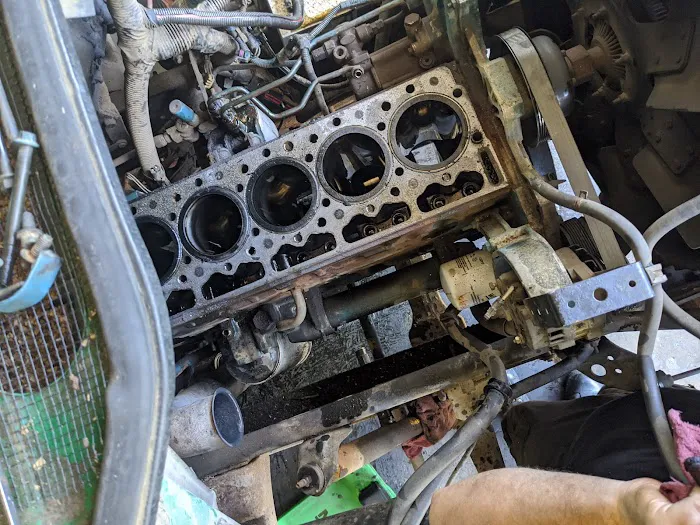 SOS DIESEL Commercial Truck Repair 8