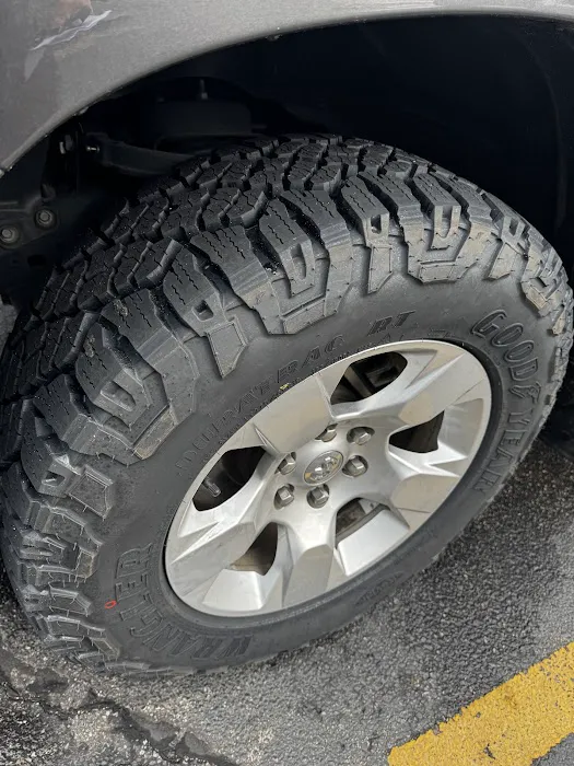 Van's Auto Service & Tire Pros Ellet 1