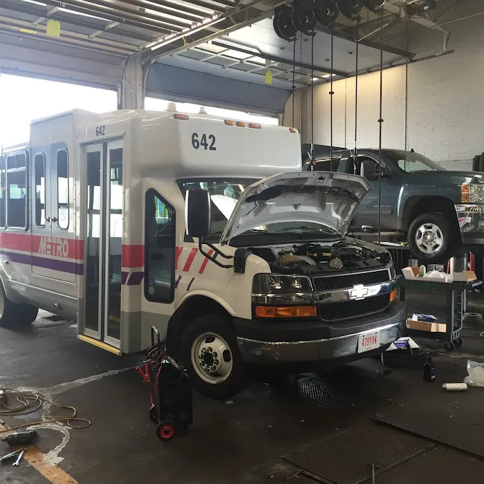 VanDevere Commercial & Fleet Service Center 3