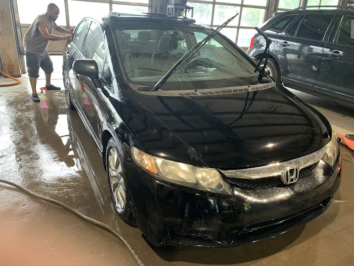 4 Wheels Car Care Center 0