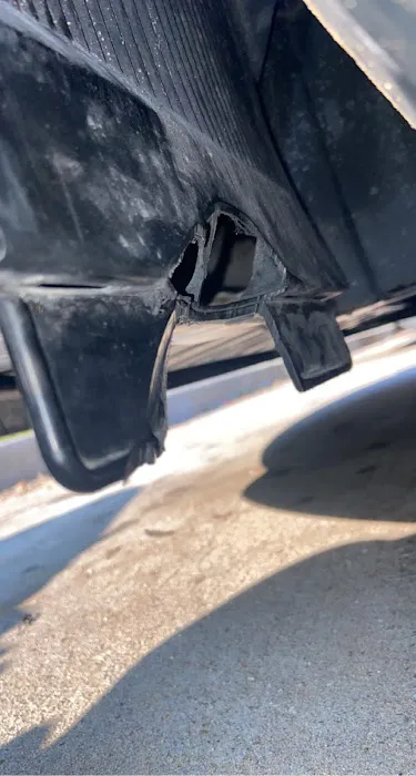 Rick's Auto Body Shop 0