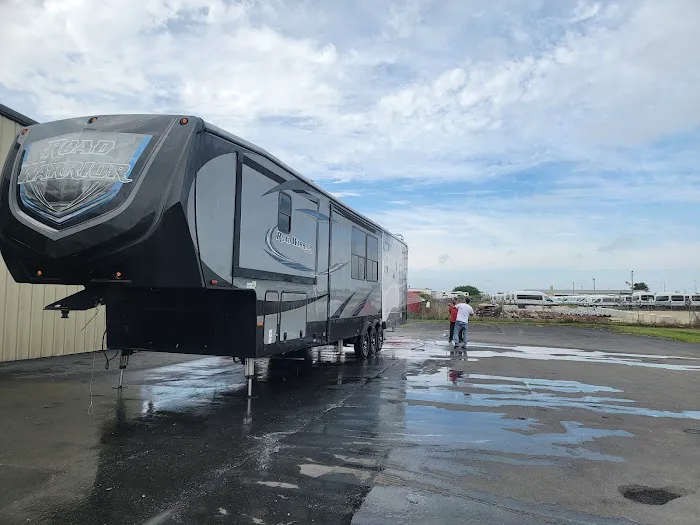D & T RV Repair 4