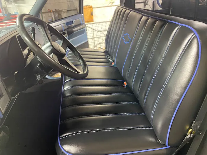 Los chulos upholstery and car detailing 0