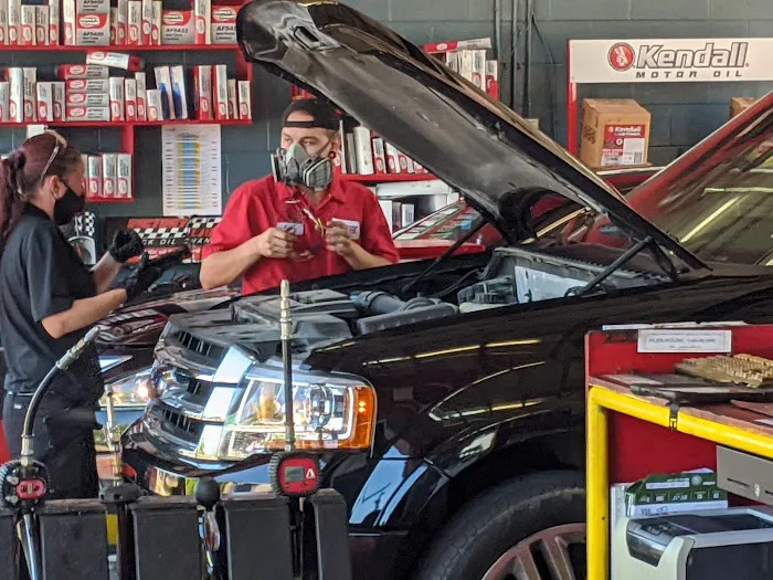 Victory Lane Quick Oil Change (Plymouth) 3