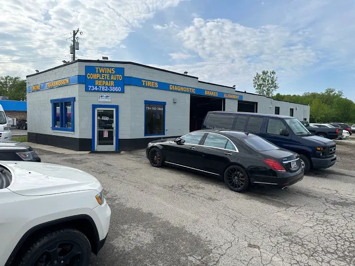 Twins Complete Repair Shop 3