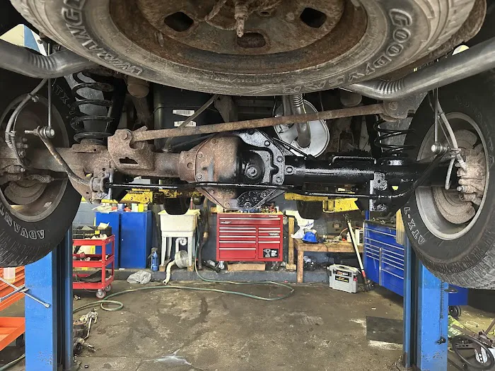 OYOLA AUTO SERVICE 9