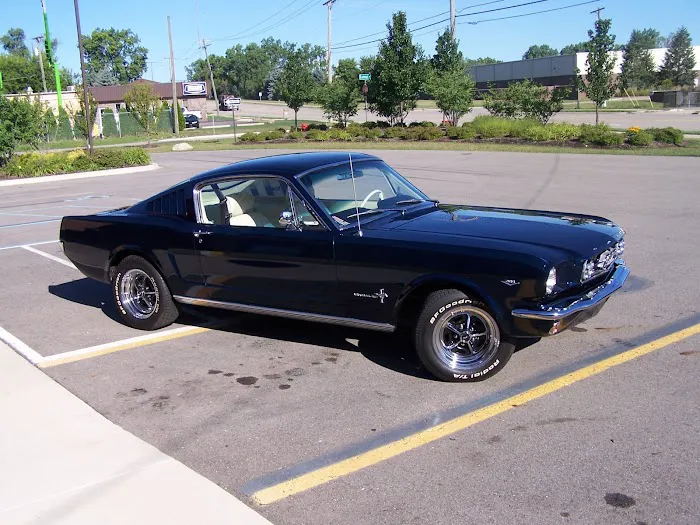 WRENCHERS Hot Rod, Classic, & Muscle Car Shop 3