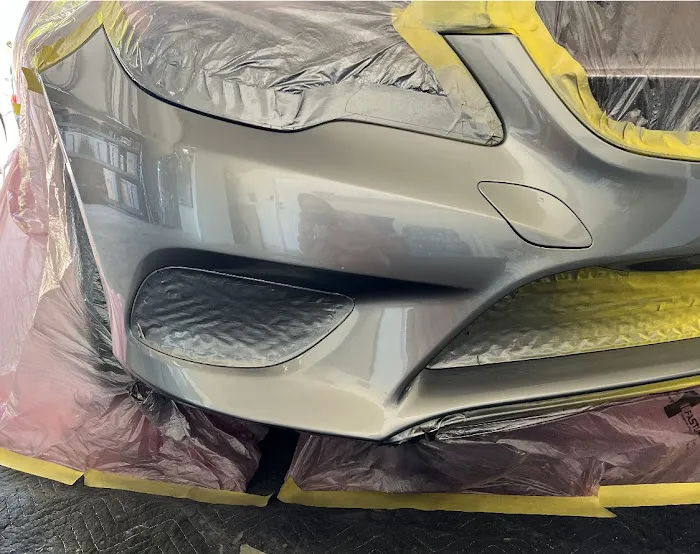 Tron's Auto Body Shop 0