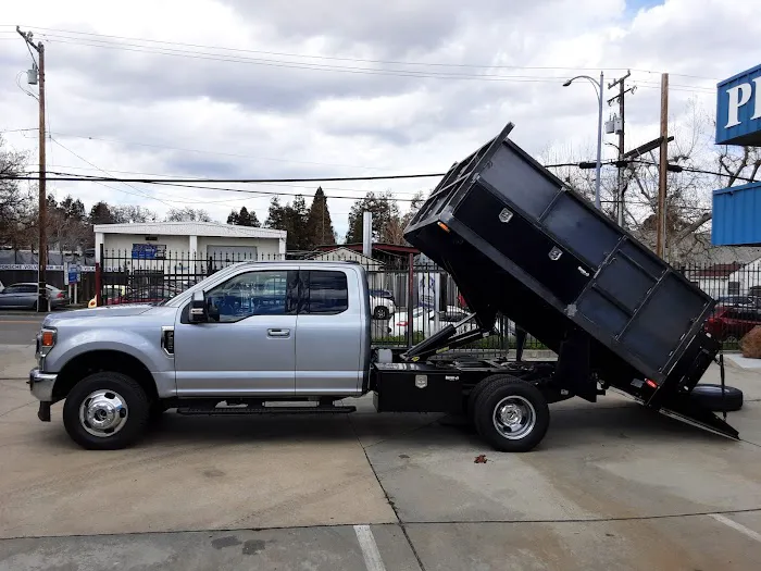 Universal Truck Body and Fabrication 7