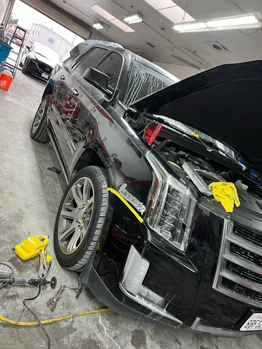 La Conde Auto Body 8