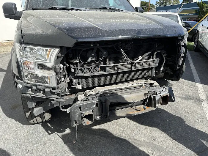 La Conde Auto Body 4