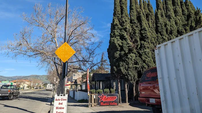 La Cruz Auto glass 1