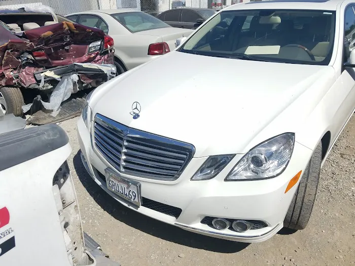 Deluxe Auto Body 0