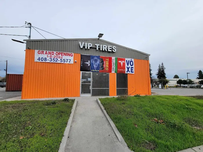 a VIP Tires 2. Vo xe. llantas 3