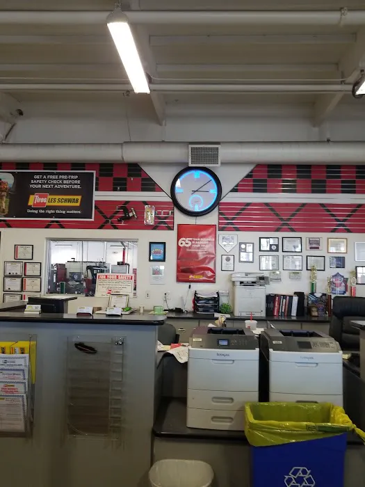 Les Schwab Tire Center 0