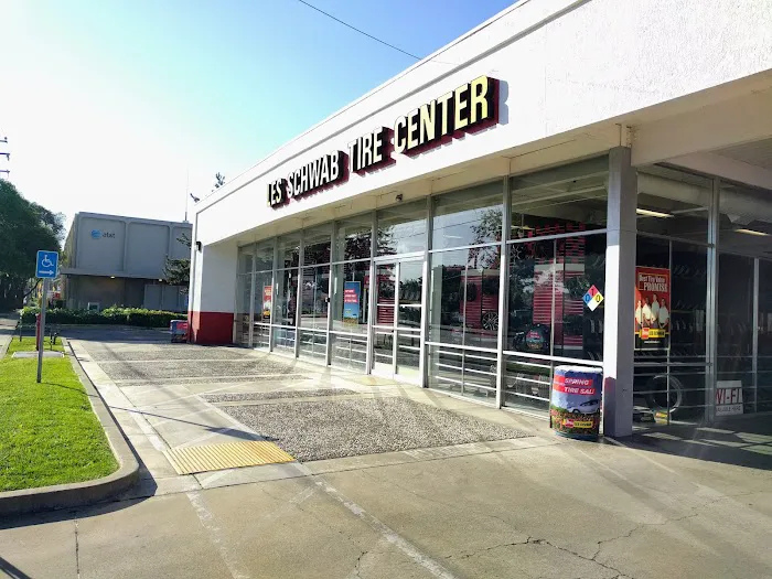 Les Schwab Tire Center 3