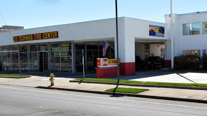 Les Schwab Tire Center 9