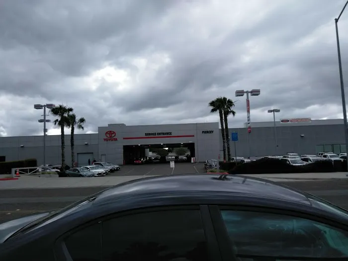Envision Toyota Service Center 6