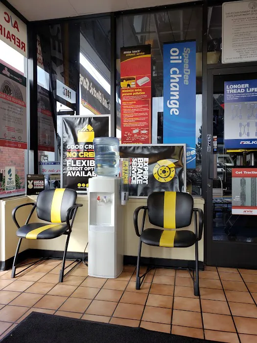SpeeDee Oil Change 3