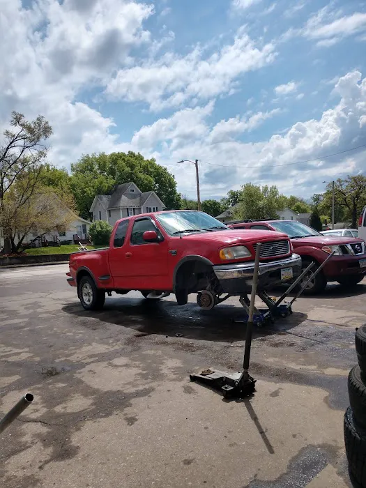Gomez II Tire Shop 9