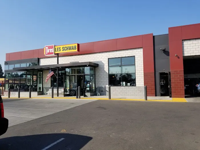 Les Schwab Tire Center 7