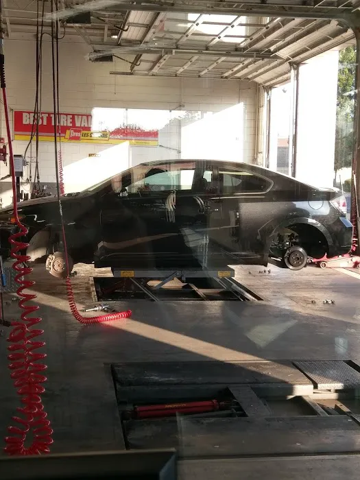 Les Schwab Tire Center 6