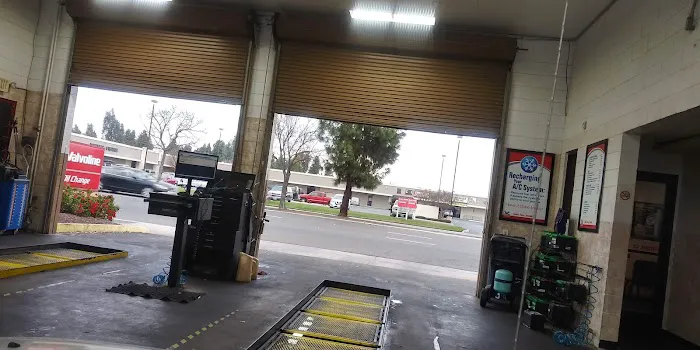 Valvoline Instant Oil Change 4