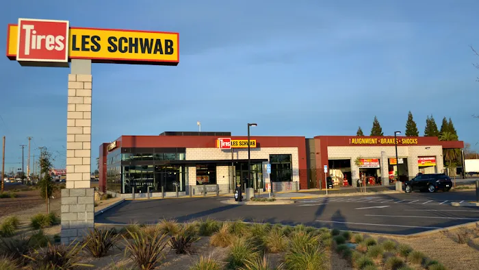 Les Schwab Tire Center 9