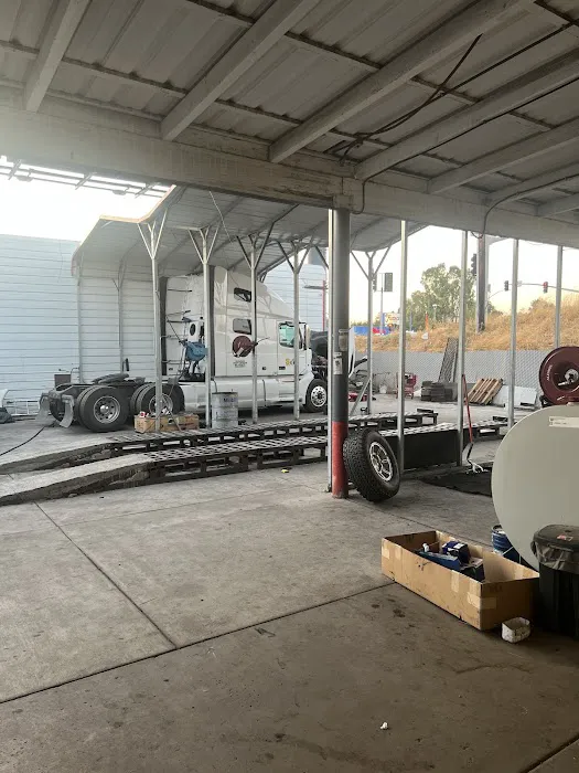 Fresno Truck Trailer Repair & Alignment 0