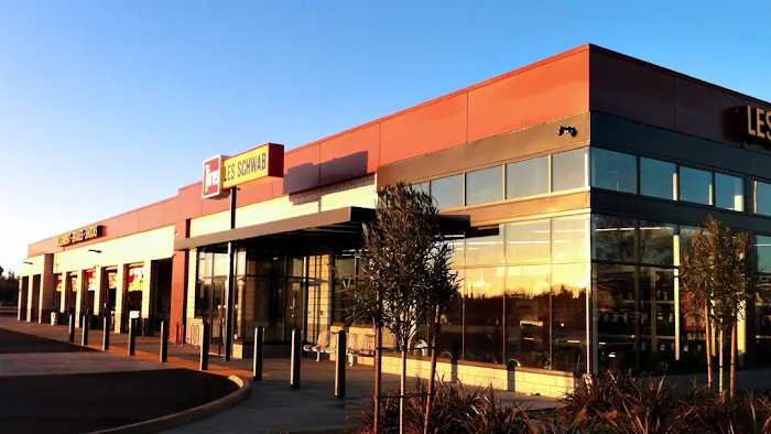 Les Schwab Tire Center 9