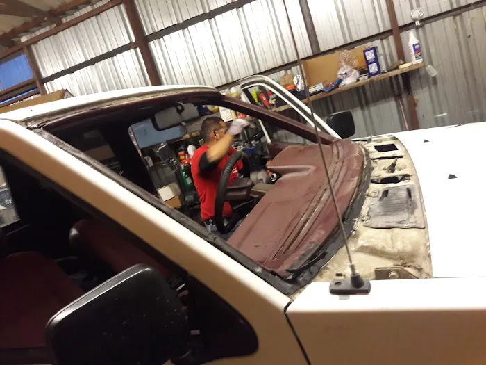 Auto Glass And Window Repair 4