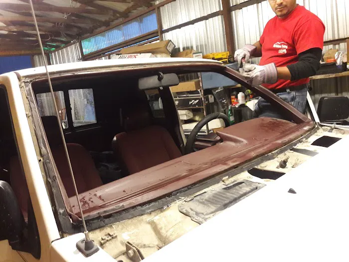 Auto Glass And Window Repair 3
