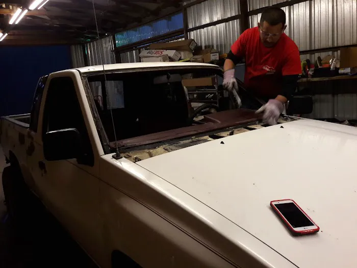 Auto Glass And Window Repair 1