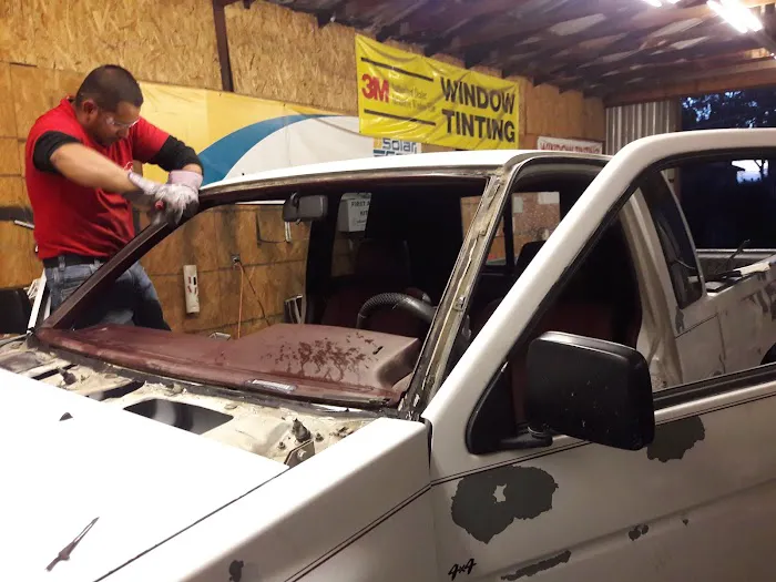 Auto Glass And Window Repair 2