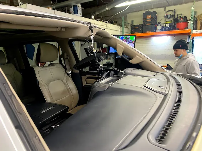 Xtreme Auto Glass replacement inc 1