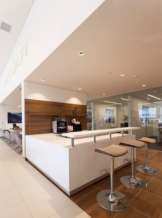 Land Rover Freeport Service Center 4