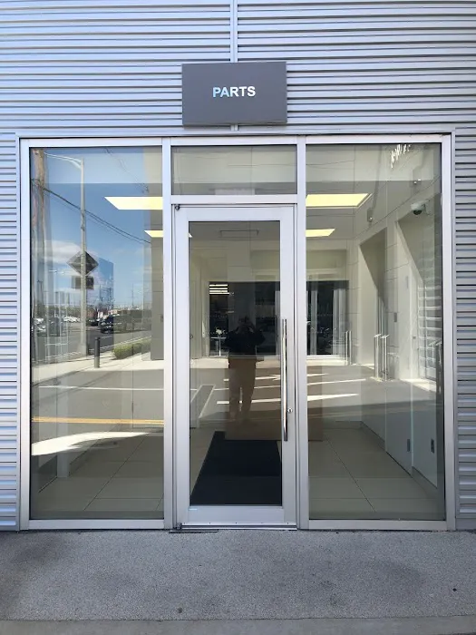 Jaguar Freeport Parts Store 4