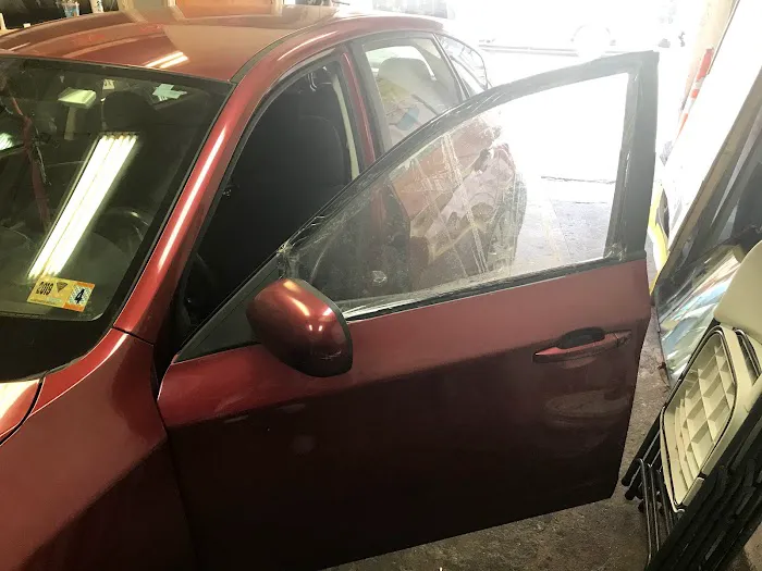 New And Used Auto Discount Glass Shop LTD 5