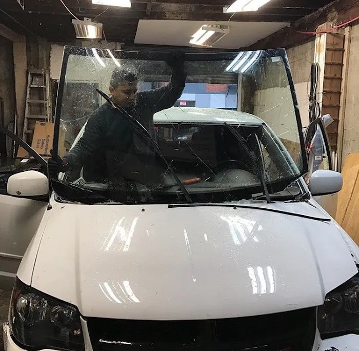 New And Used Auto Discount Glass Shop LTD 9