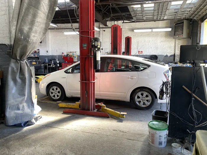 High Quality Auto Repair & Body Shop 6