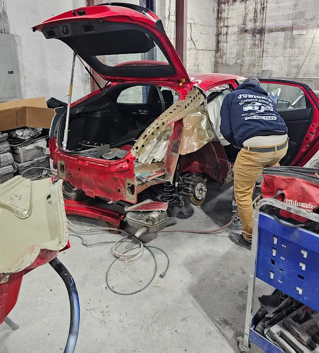Junior's Auto Body 7
