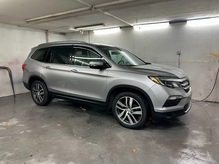 J&V AUTOBODY 2