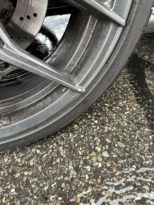 Alamar Tire Shop 6