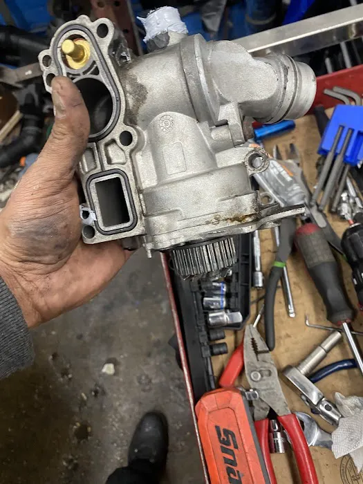 CARLTRONIC AUTO REPAIR LLC 4