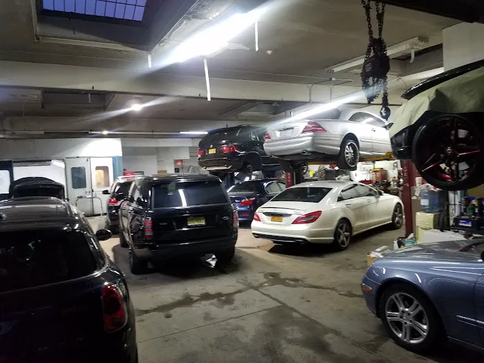 B & R Auto Collision Repair 3