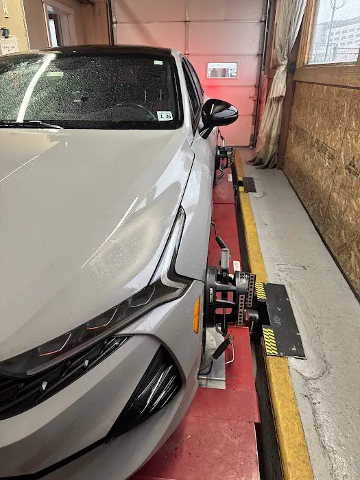 Vavi's Tire Shop 0
