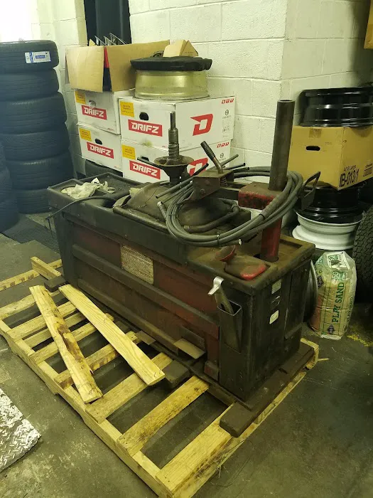 Vavi's Tire Shop 7