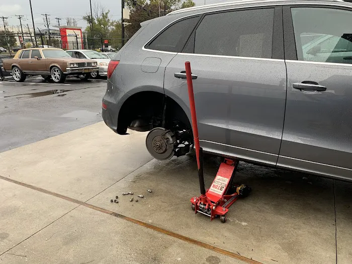 Vavi's Tire Shop 9