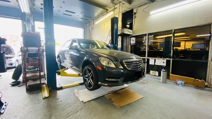 Hunts Point Auto Sales & Service 0